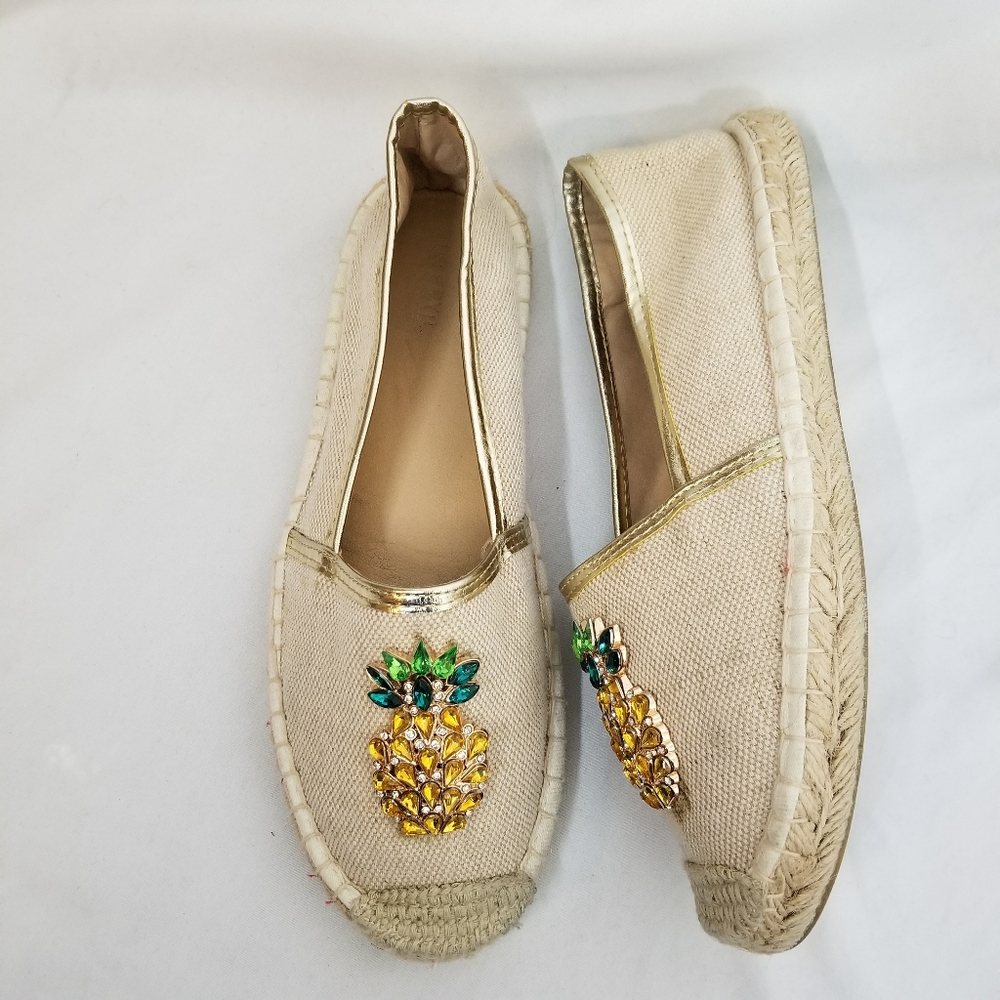 PINEAPPLE BLING Espadrille tan flats! Gold trim 8